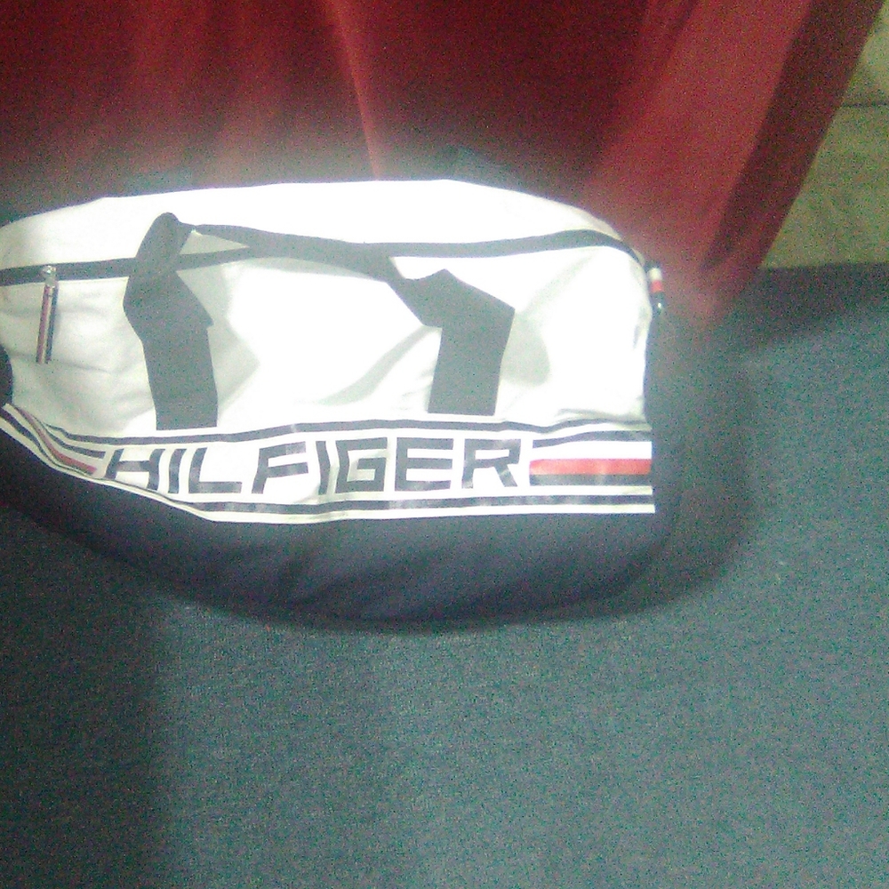 🏷️NWT🏷️Tommy Hilfiger duffel bag